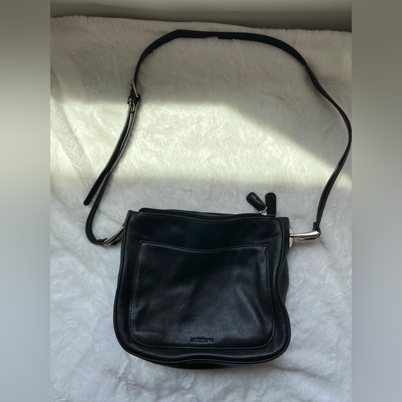 Liz Claiborne Handbags - Vintage Liz Claiborne leather crossbody bag